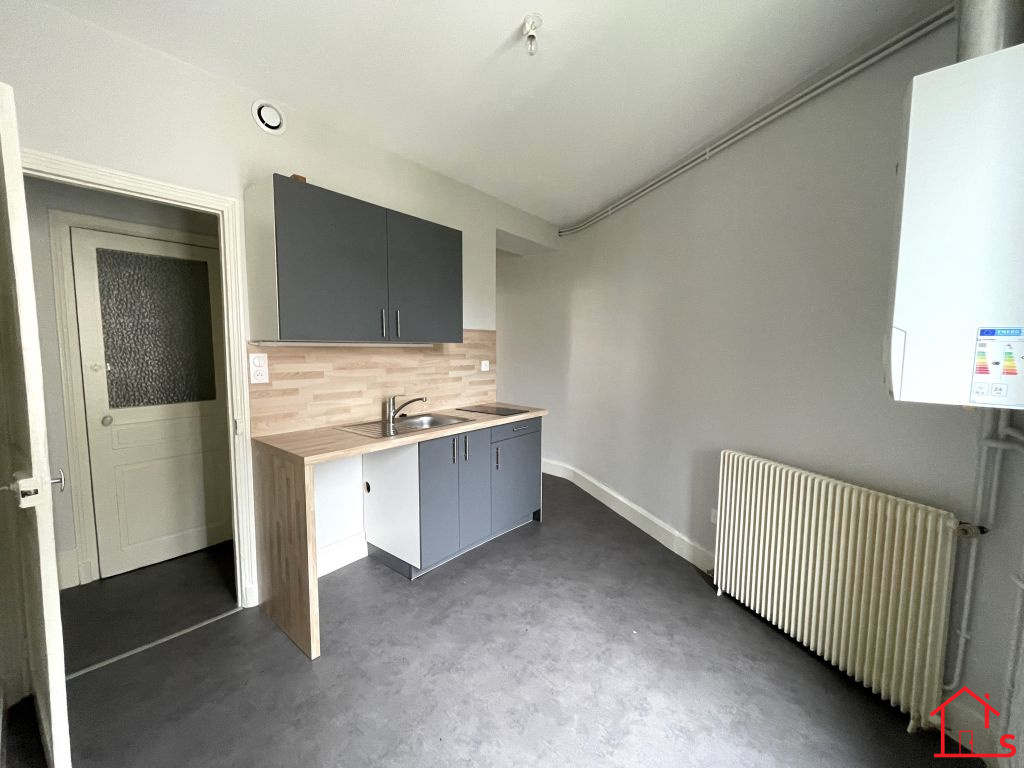 Appartement F2 rénové proche fac de Lettres à NANCY *