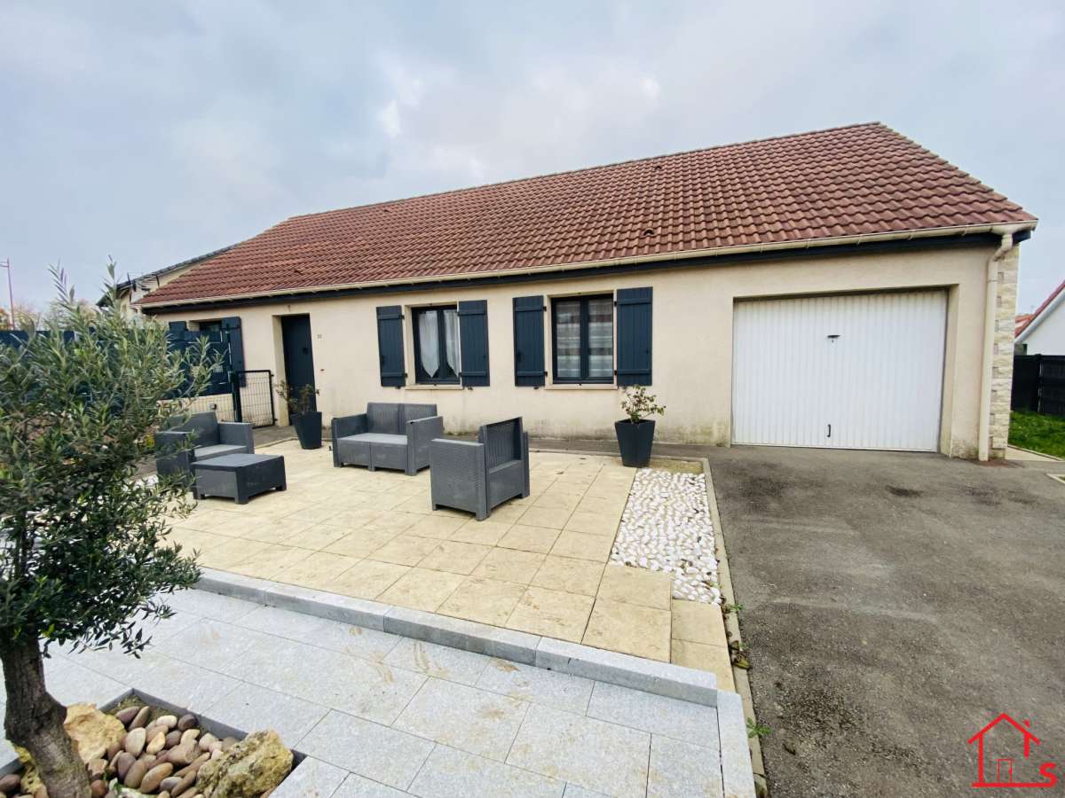 Charmante Maison Individuelle de Plain-Pied  avec Mezzanine, Jardin et Boulodrome !