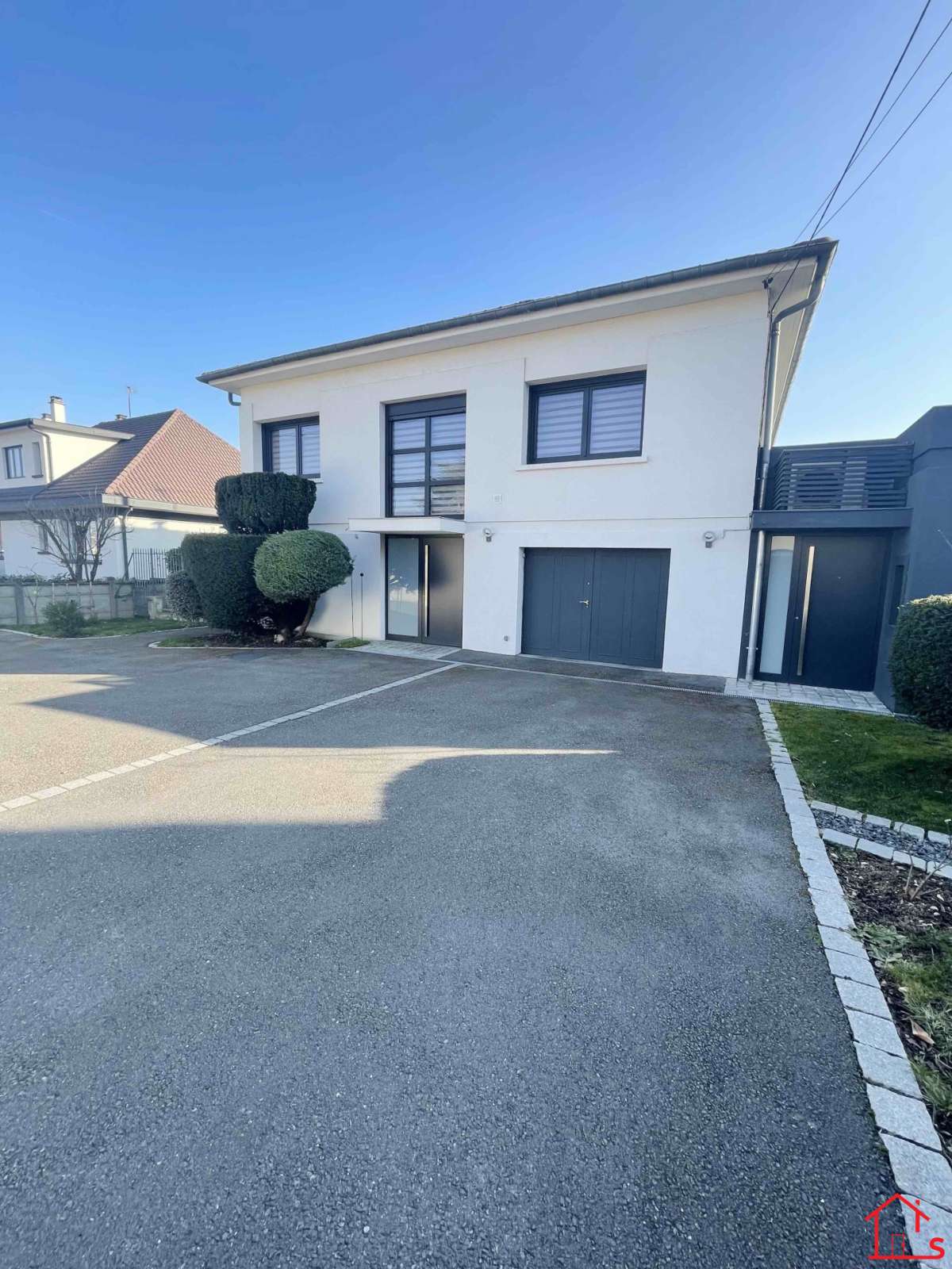 Maison individuelle avec piscine dans quartier calme