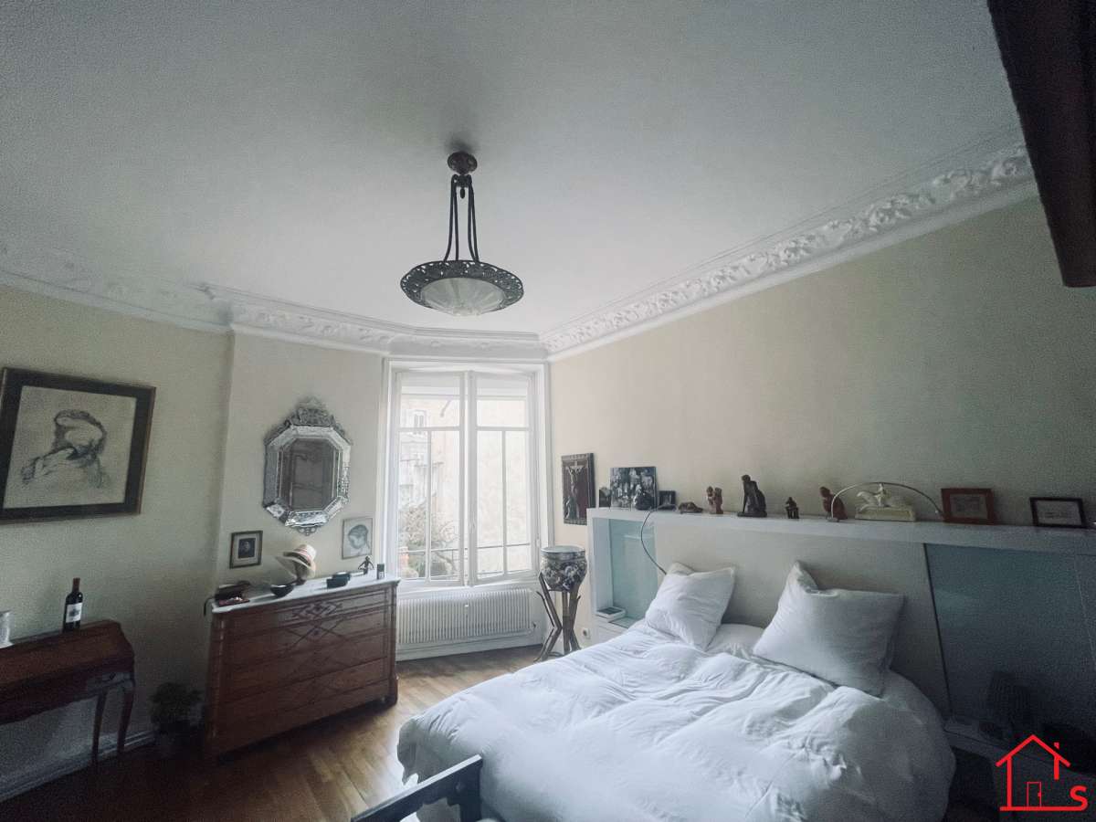 BELLE ADRESSE  AVENUE ANATOLE FRANCE VASTE APPARTEMENT DE CARACTERE