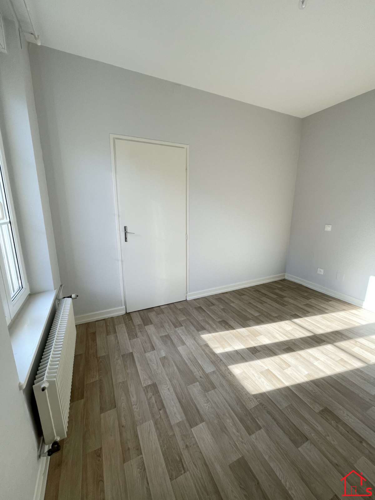 Appartement F2 rénové proche fac de Lettres à NANCY *