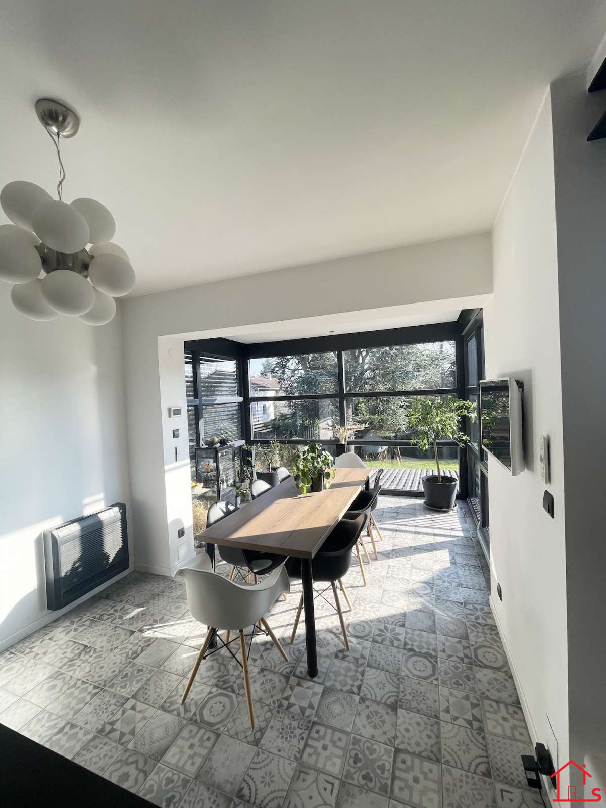 Maison individuelle avec piscine dans quartier calme