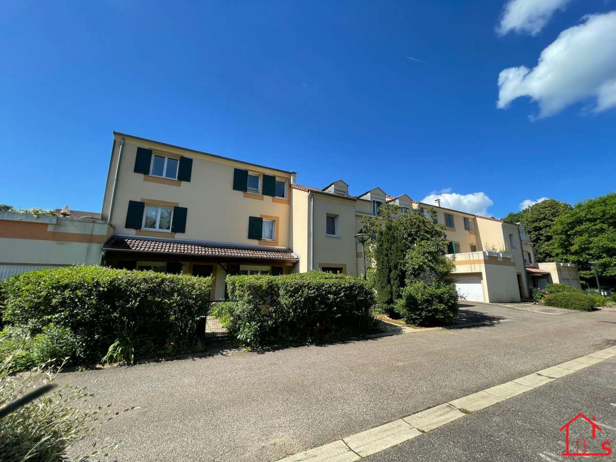 Appartement duplex avec terrasse à VILLERS-LÈS-NANCY CLAIRLIEU*